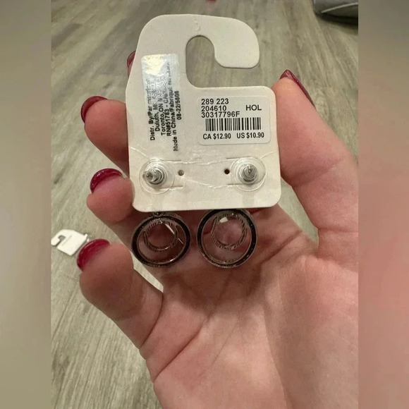 2/$10 NWT Maurice’s earrings and necklace set - Picture 3 of 4